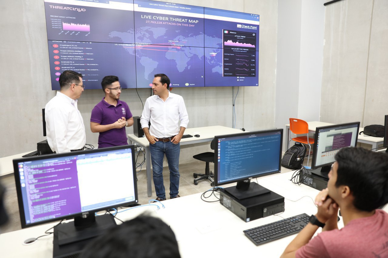 Vila Dosal inaugura ampliaciones de la  Universidad Politécnica de Yucatán (UPY)