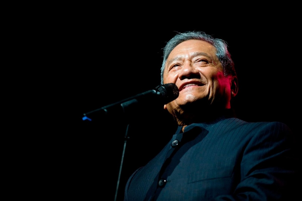 Con síntomas de Covid-19 hospitalizan a Armando Manzanero