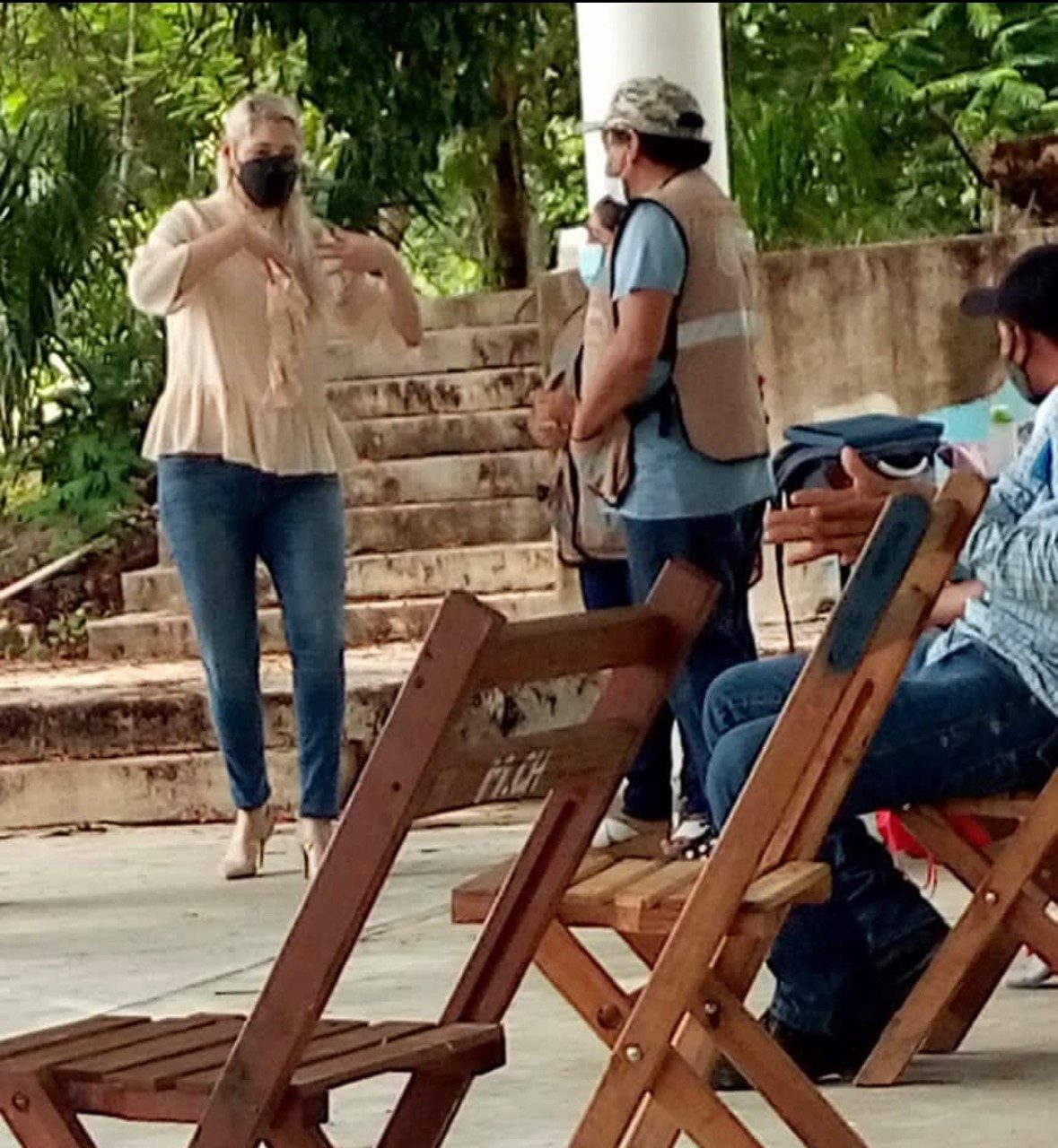 A escondidas, Verónica Camino se vacuna en Cantamayec