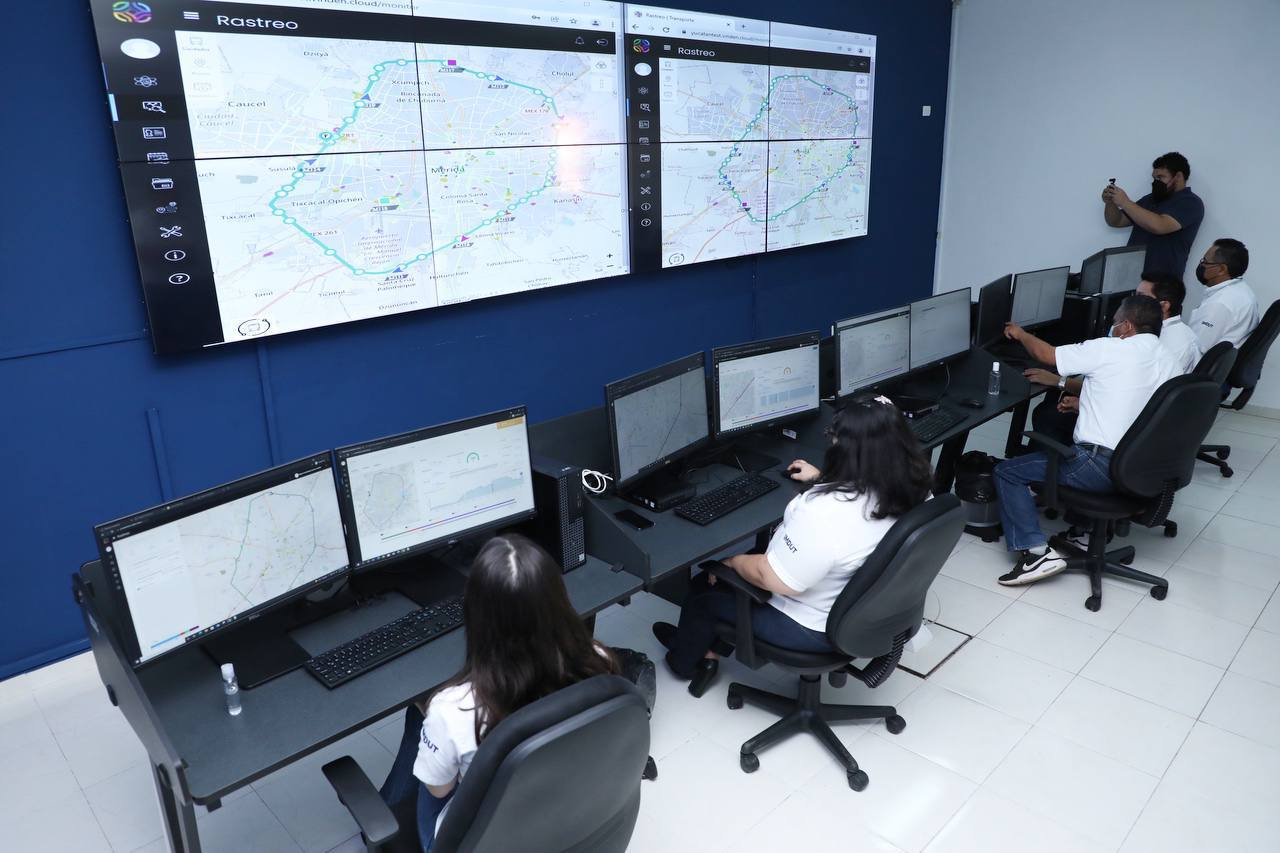 El Gobernador Mauricio Vila Dosal supervisa el Centro de Control y Monitoreo del sistema de transporte público “Va y ven”