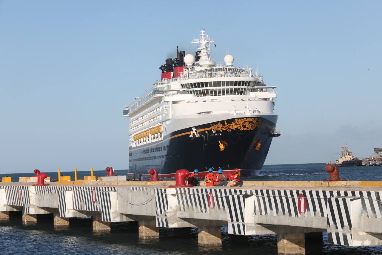 Llega a Yucatán por primera vez el crucero de lujo Disney Wonder, con 1,380 pasajeros a bordo