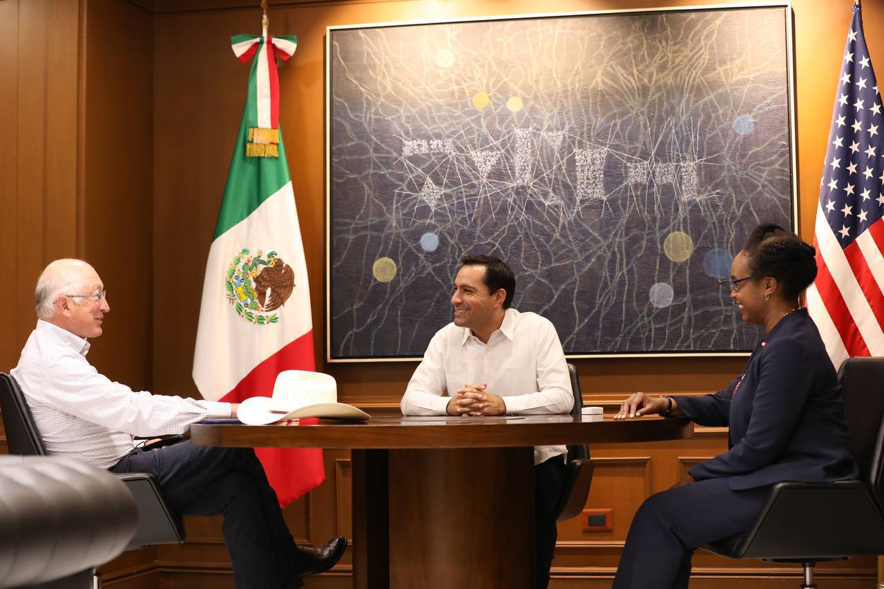 Reconoce embajador de los Estados Unidos en México, Ken Salazar, liderazgo del Gobernador Mauricio Vila Dosal