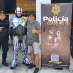 Robocop de la SSP sorprende en el tianguis de San Roque