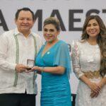 Yucatán reconoce a docentes por décadas de labor educativa