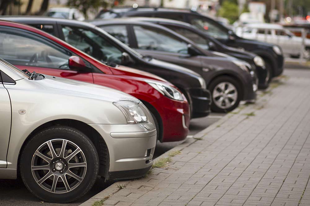 La ciencia explica por qué tu coche negro se convierte en un horno real